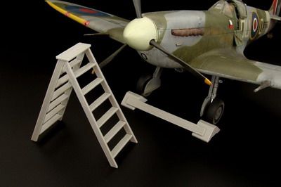 British wheel chocks + ladder