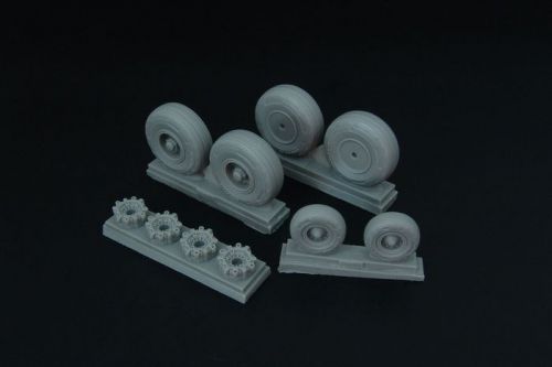 C-130 wheel set w/disc brakes Italeri